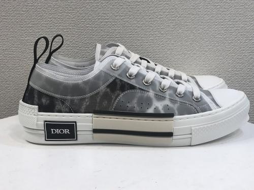 B23ロートップスニーカーの三鷹南口　