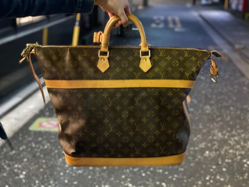 ラグジュアリーブランドのLOUIS VUITTON 　