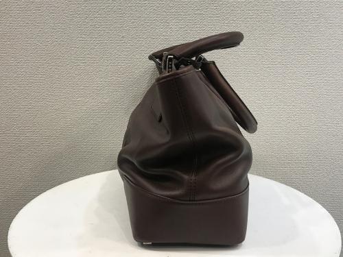 フスタ ハンドバッグのシルバー金具　アナグラム　レザーハンドバッグ