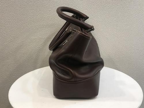 シルバー金具　アナグラム　レザーハンドバッグ