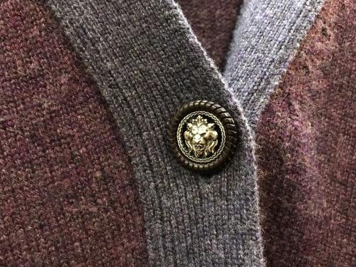 カシミヤ100% 獅子ボタン カーディガンの１４ＡＷ