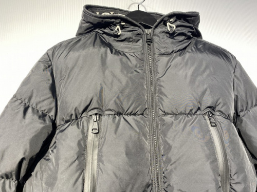 レアアイテムのMONCLER