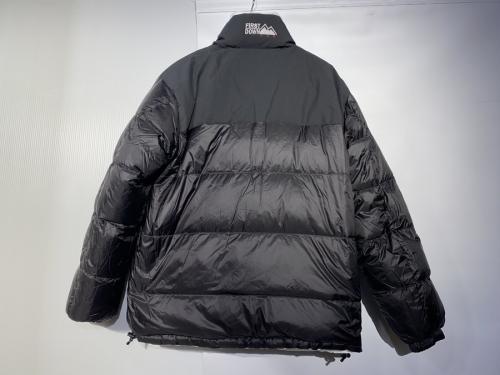 ファーストダウンのリバーシブルダウンジャケット