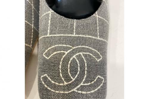 シャネルのステッチココマークパンプス