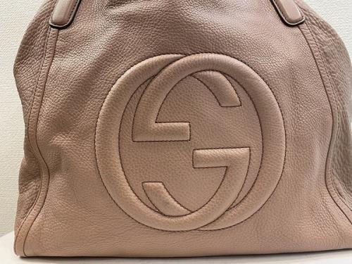 グッチのGG タッセルチャーム ソーホーショルダーバッグ