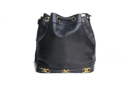 シャネルのヴィンテージトリプルココマークショルダーバッグ