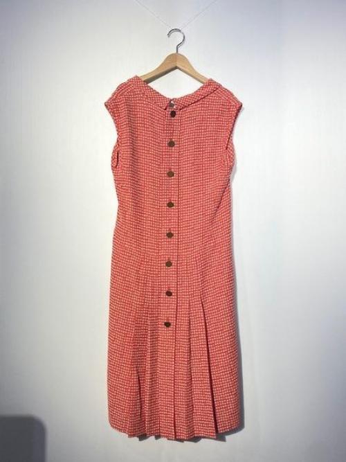 シャネルのココマーク金ンボタンノースリーブワンピース・ノースリーブツイードワンピース