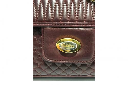 チェーンショルダーバッグのキルティング フラップ