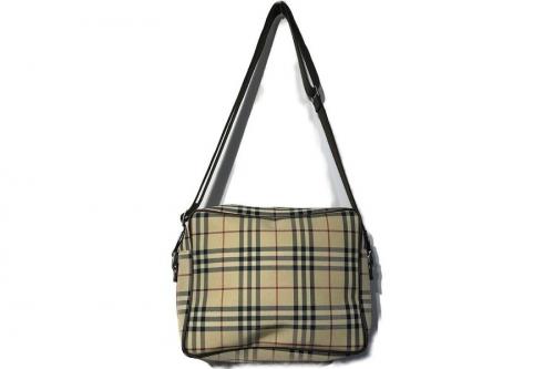 バーバリーのノバチェックショルダーバッグ