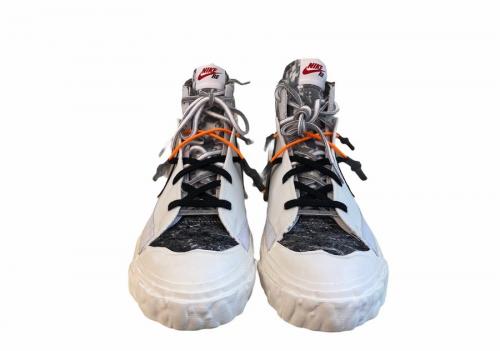 ナイキのBLAZER MID