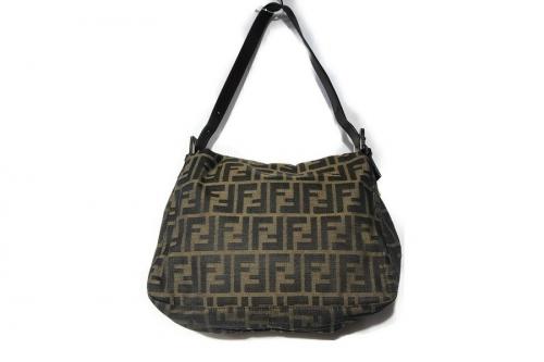 フェンディのマンマバケットショルダーバック