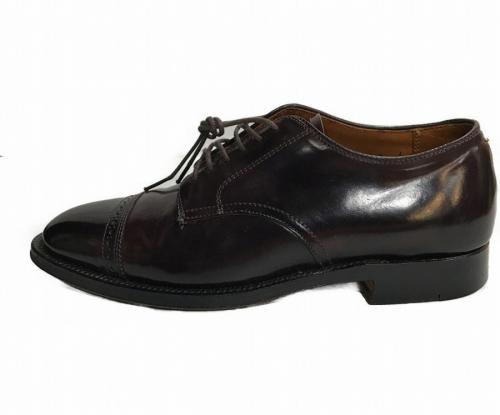 オールデンのパンチドキャップトゥコードバンレザーシューズ