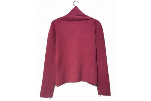 シャネルのサイドジップタートルネックカシミヤニット