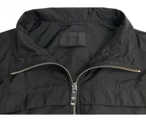 アームロゴプレート付ナイロンジャケットの三鷹南口