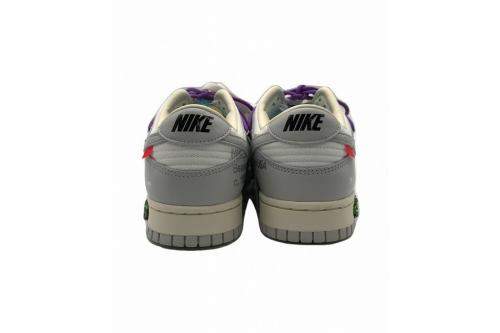 ナイキのオフホワイト