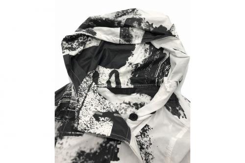 フーデッドコートの萌　ナイロンコート