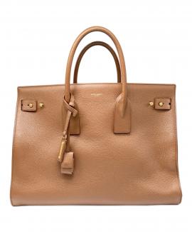 「ラグジュアリーブランドのSaint Laurent Paris 」