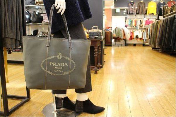 格安高評価 PRADA - PRADA プラダ トートバッグ 2way 伸縮可能 カーキ