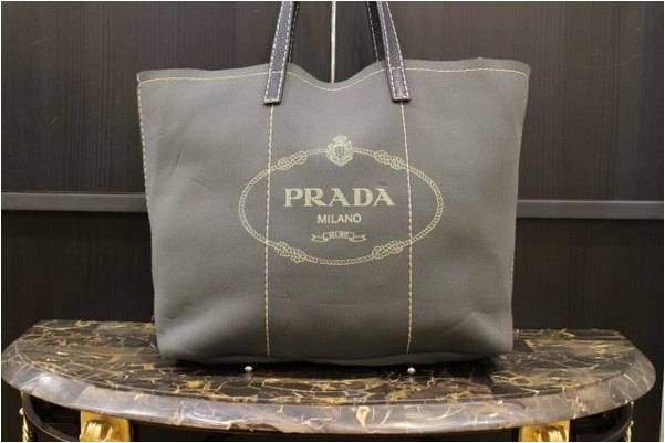 う、ウェットスーツ！？PRADA(プラダ) BR4623 ネオプレーン