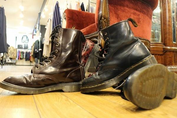 秋のお洒落は足元から Dr Martens ドクターマーチン 古着屋トレファクスタイル箕面店 18 09 13発行