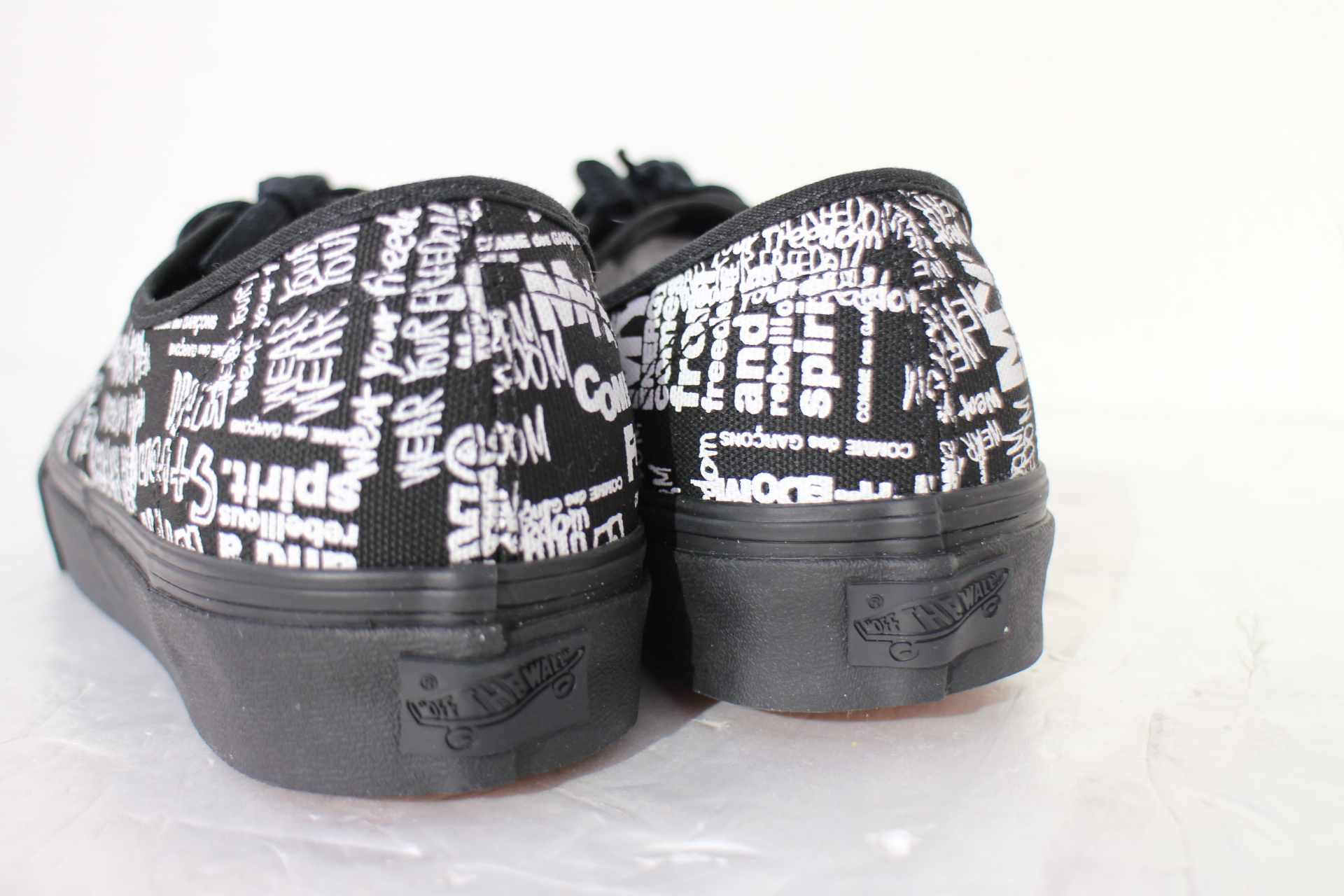 COMMEdesGARCONS(コムデギャルソン)×VANS(バンズ)のコラボ