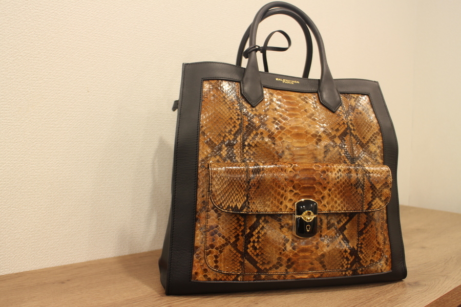 BALENCIAGA(バレンシアガ)パドロックオールアフターヌーンバッグ入荷