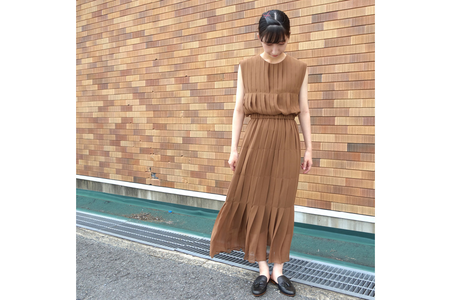 AMERI PLEATS STITCH DRESS 【公式通販】