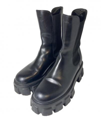 「ラグジュアリーブランドのPRADA 」