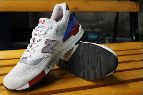 ニューバランスのスニーカー