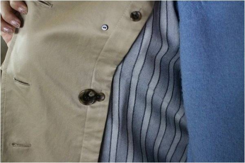 IENAのトレンチコート