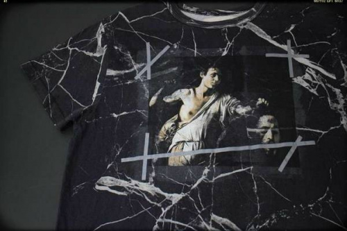 オフホワイトのストリート