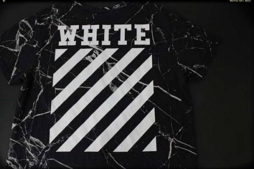 ストリートのTシャツ