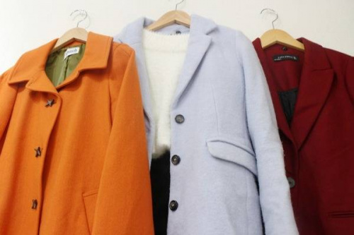 トレンドのカラーコート