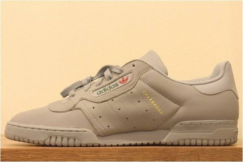 NIKEのアディダス