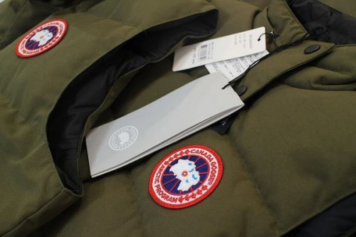 カナダグースのダウンジャケット