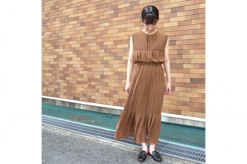 アメリのPLEATS STITCH DRESS