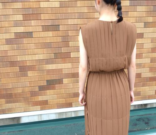 PLEATS STITCH DRESSのワンピース