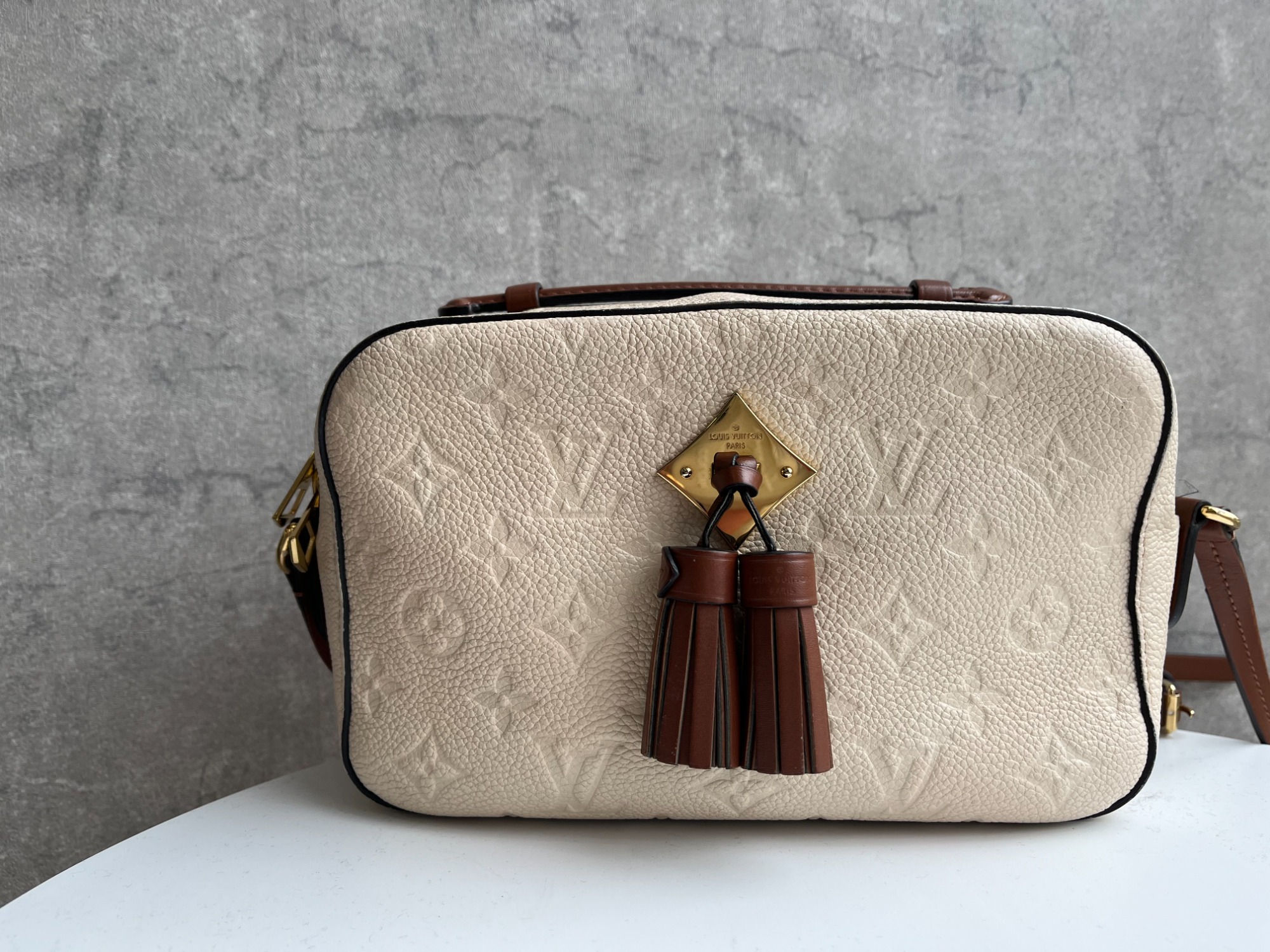 LOUIS VUITTON/ルイヴィトン】よりサントンジュフリンジポシェットが 