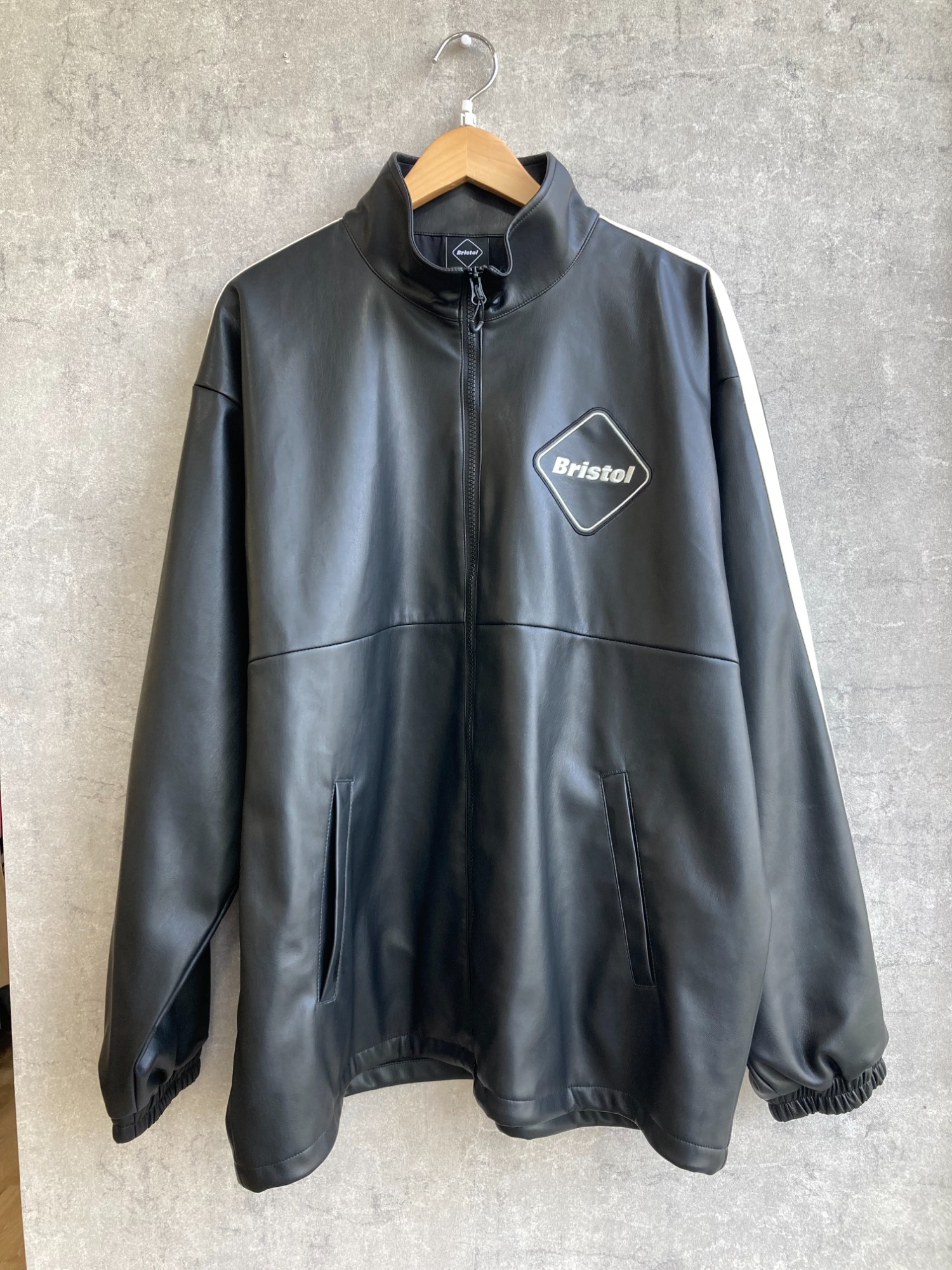 F.C.R.B/エフシーアールビー】よりシンセティックレザージャケットが 