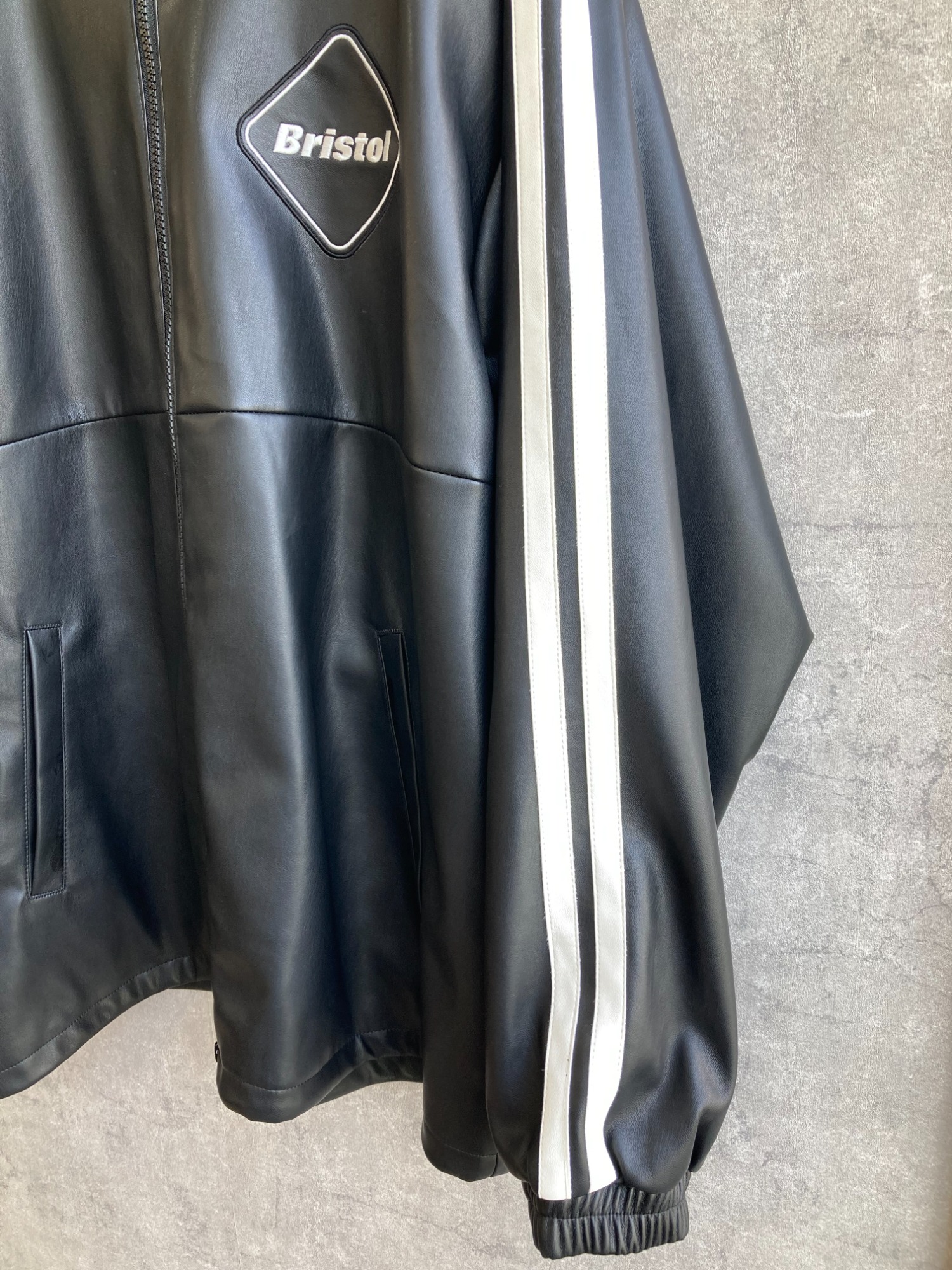 F.C.R.B/エフシーアールビー】よりシンセティックレザージャケットが 