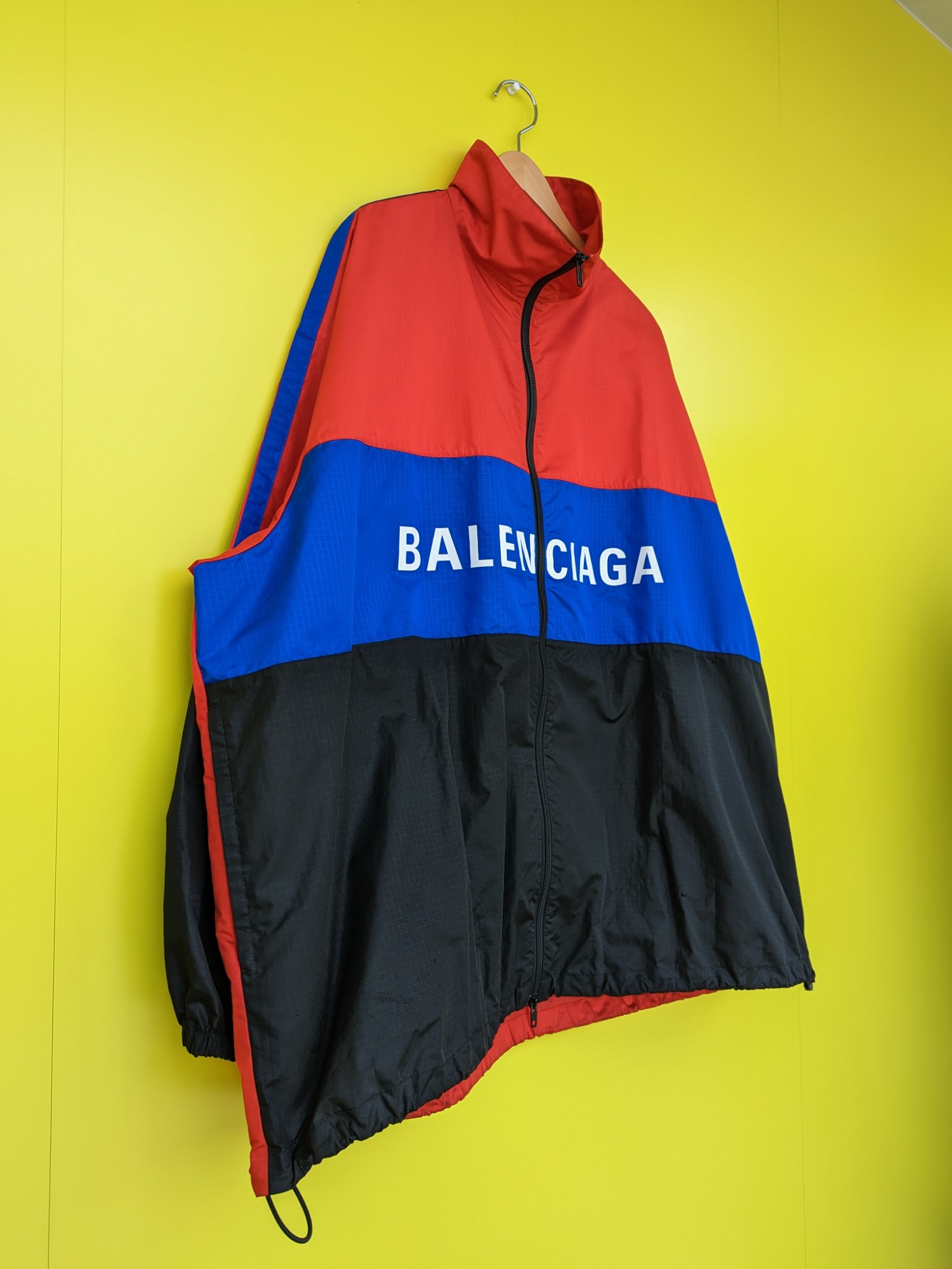 BALENCIAGA/バレンシアガ】よりロゴプリントトラックナイロン ...