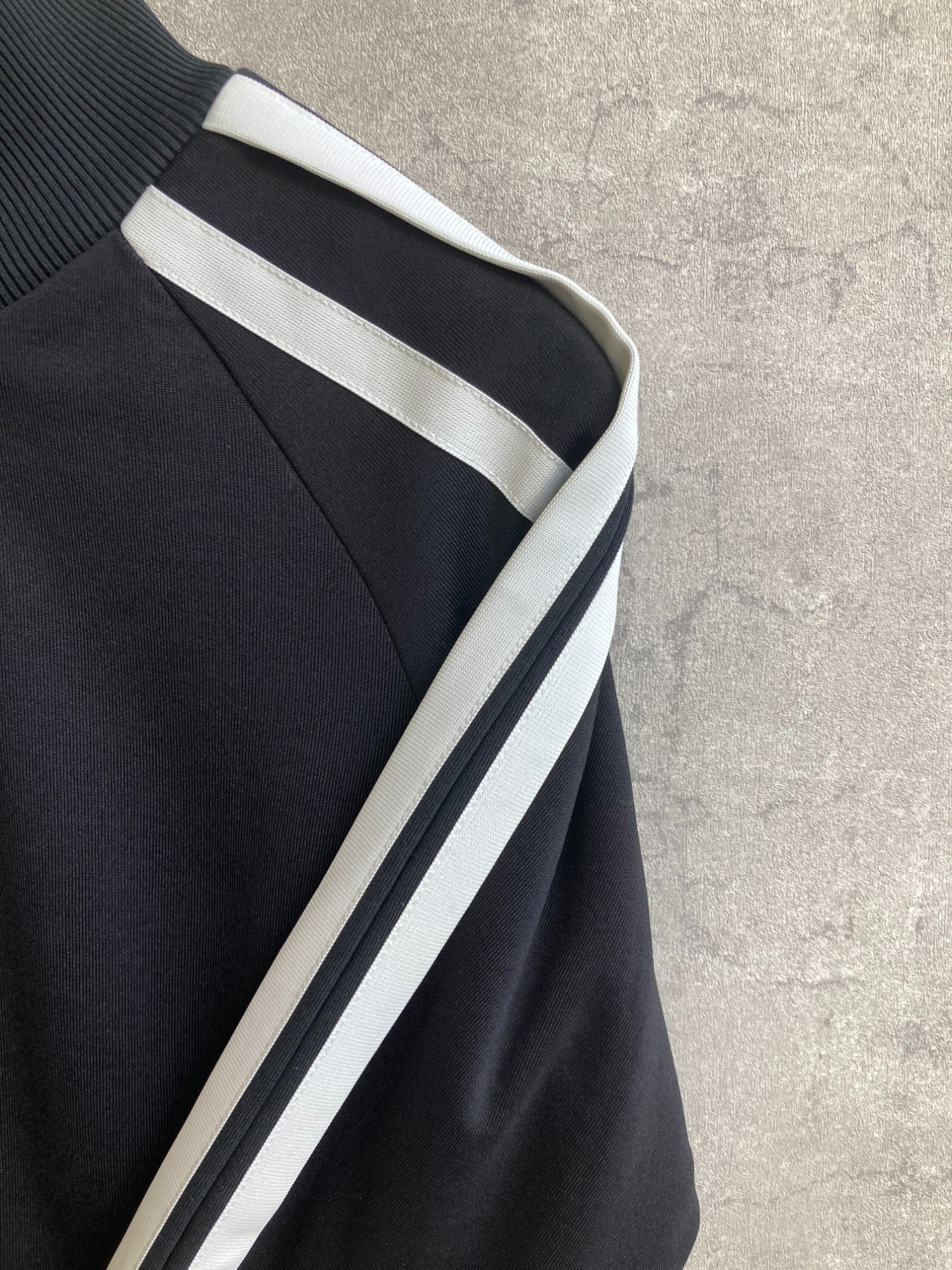 Y-3/ワイスリー】よりトラックジャケットが入荷いたしました