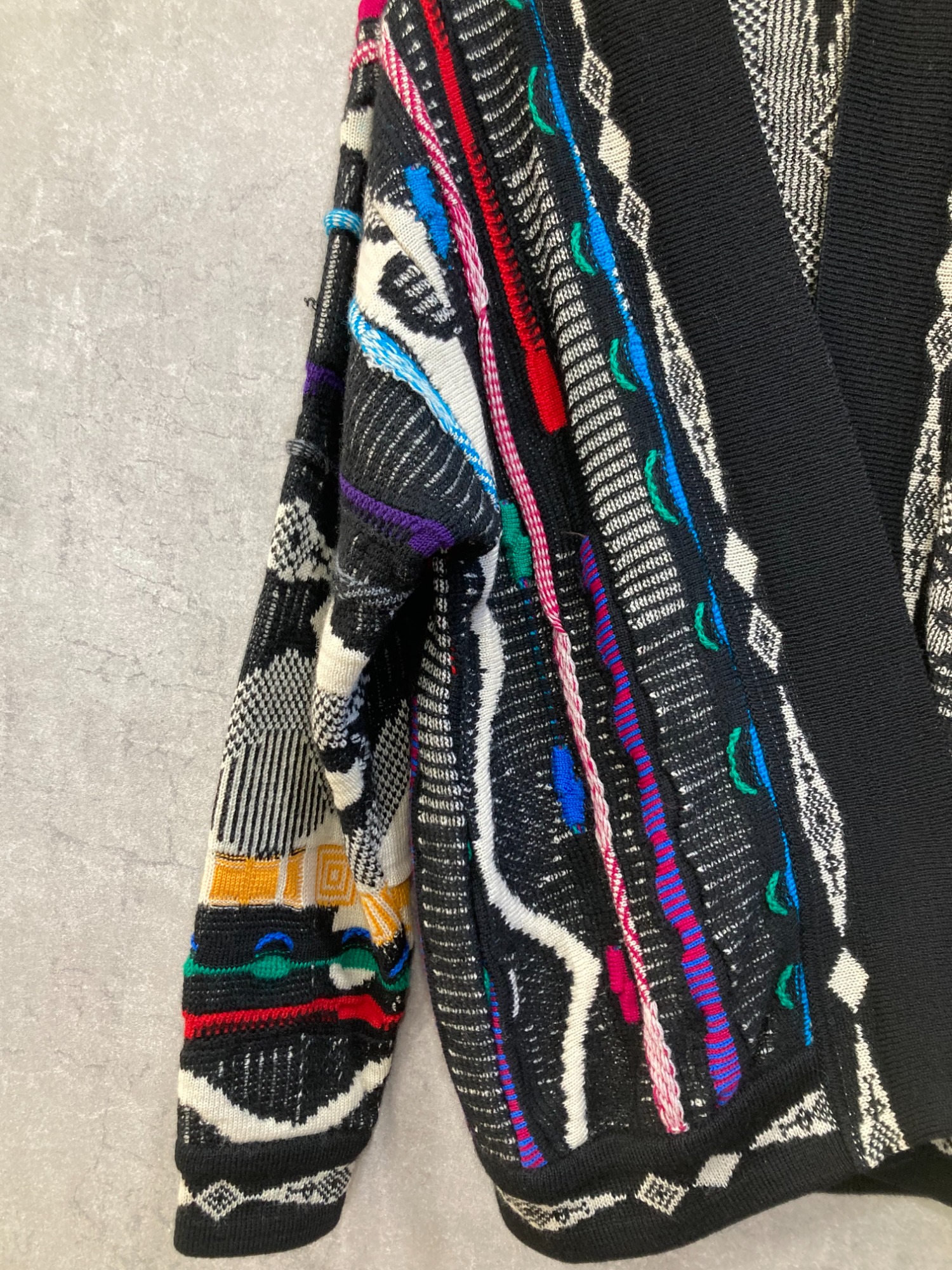 Coogi/クージー】よりボタンレスクージーニットカーディガンが買取入荷