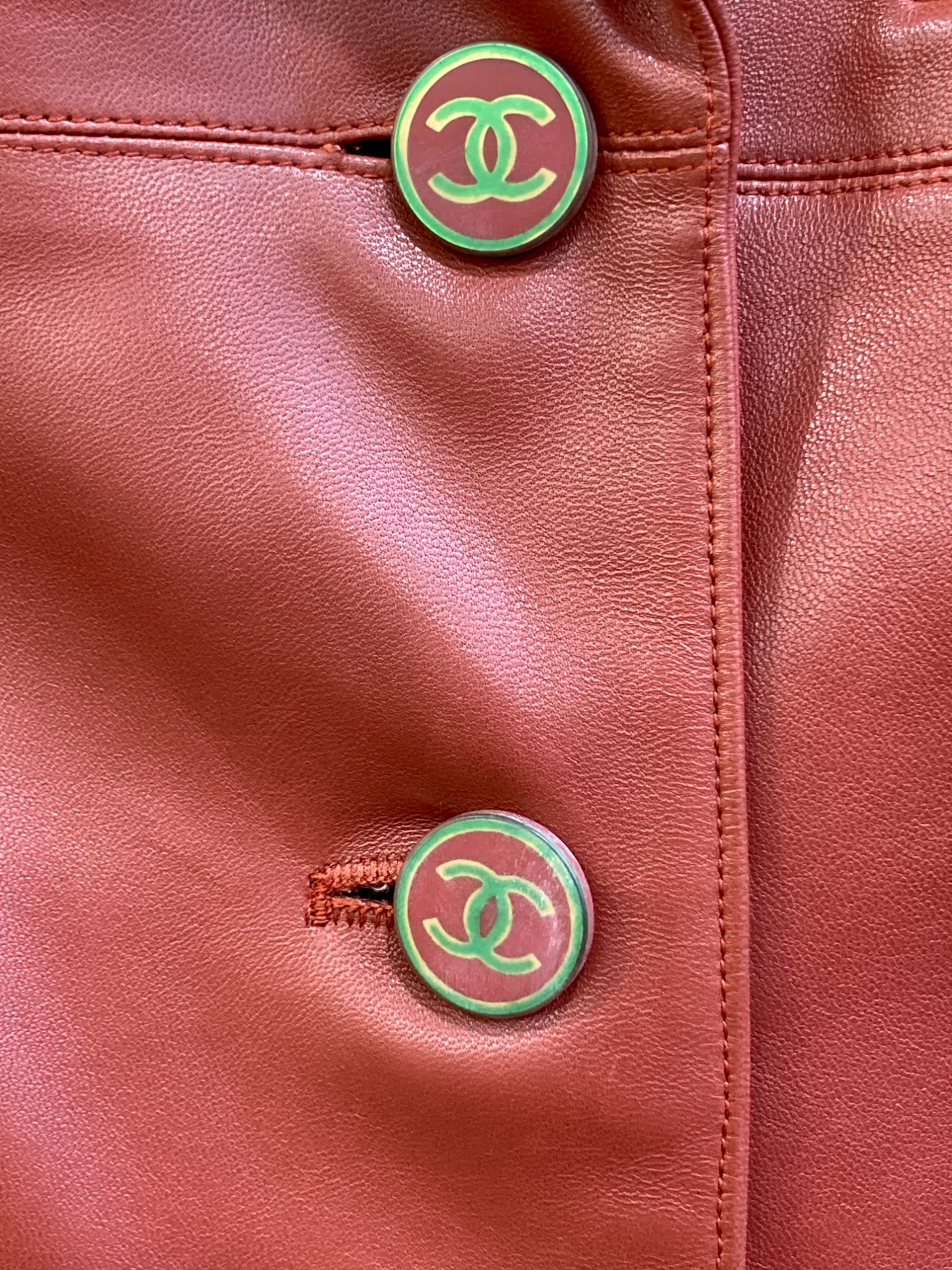 CHANEL/シャネル】からラムスキンレザーコートが入荷しました