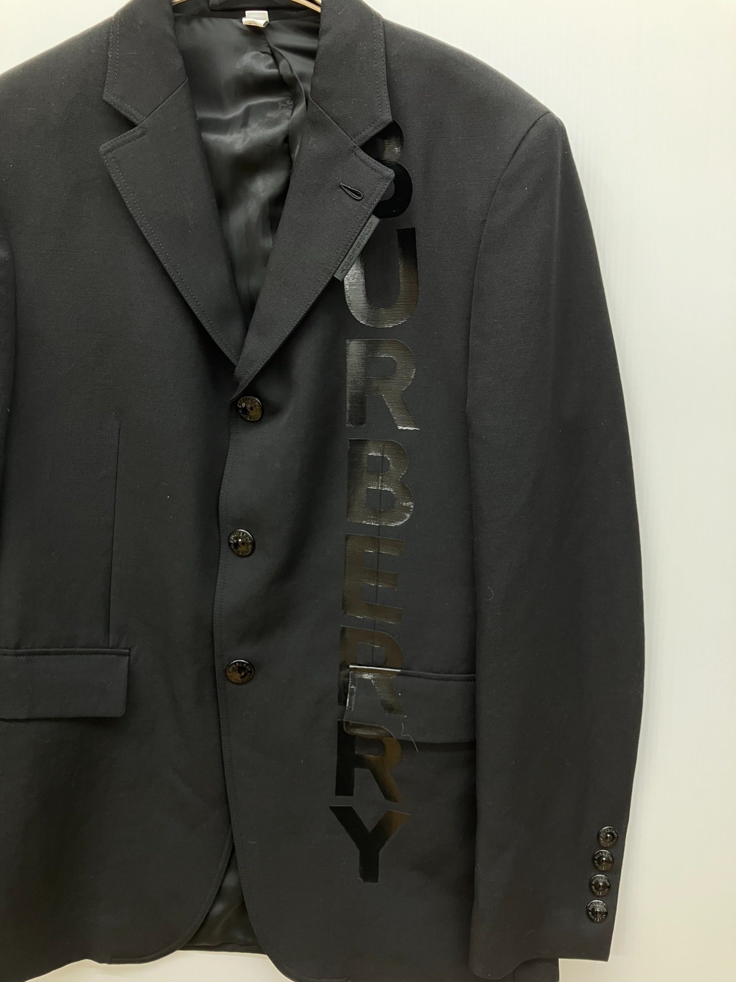 【Burberry】3B ラムレザー テーラードジャケット BURBERRY/バーバリー】より3Bテーラードジャケットを買取入荷
