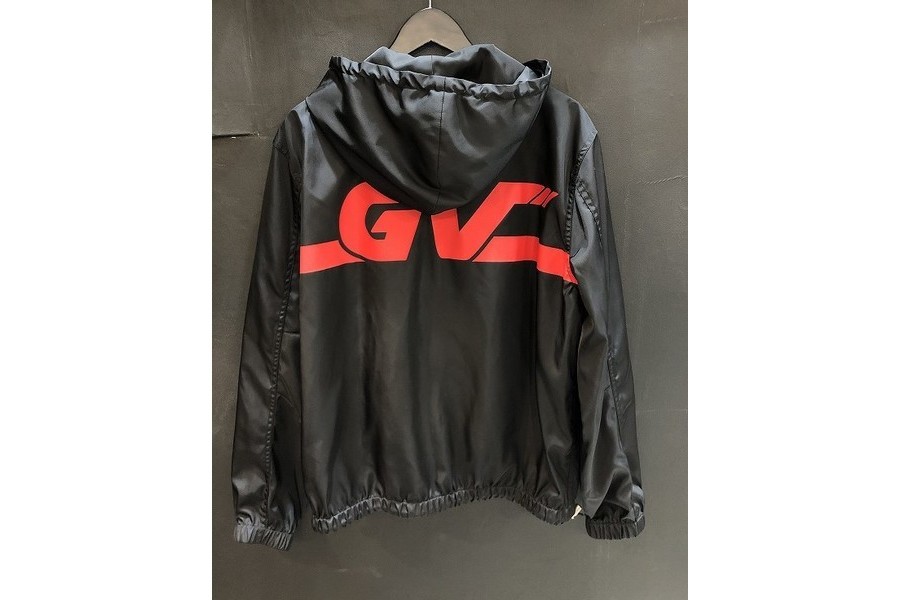 大人気のラグジュアリーストリートブランドGIVENCHY(ジバンシー)から