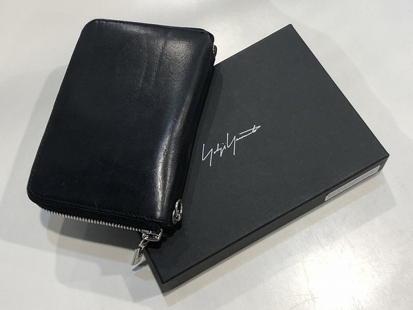 YOHJI YAMAMOTO(ヨウジヤマモト)よりラウンドジップ財布が入荷致しまし