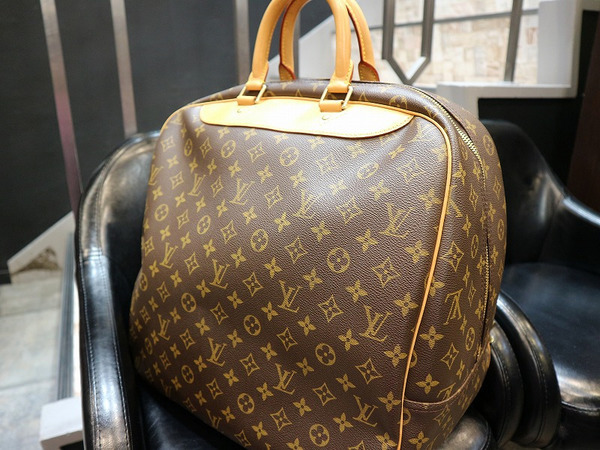 いま人気のアイテム LOUIS VUITTON/ルイ ヴィトン】よりエヴァジオンを入荷しました バッグ
