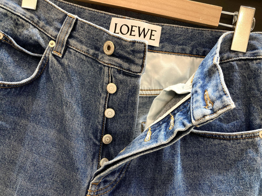 LOEWE/ロエベよりベーシックな雰囲気抜群なボタンフライウォッシュド