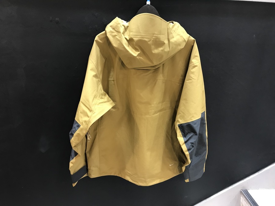 アウトドアでも都会でもストリートでも超万能アウター【NIKE ACG